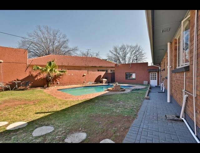 5 BEDROOM HOUSE FOR SALE IN THE HILL